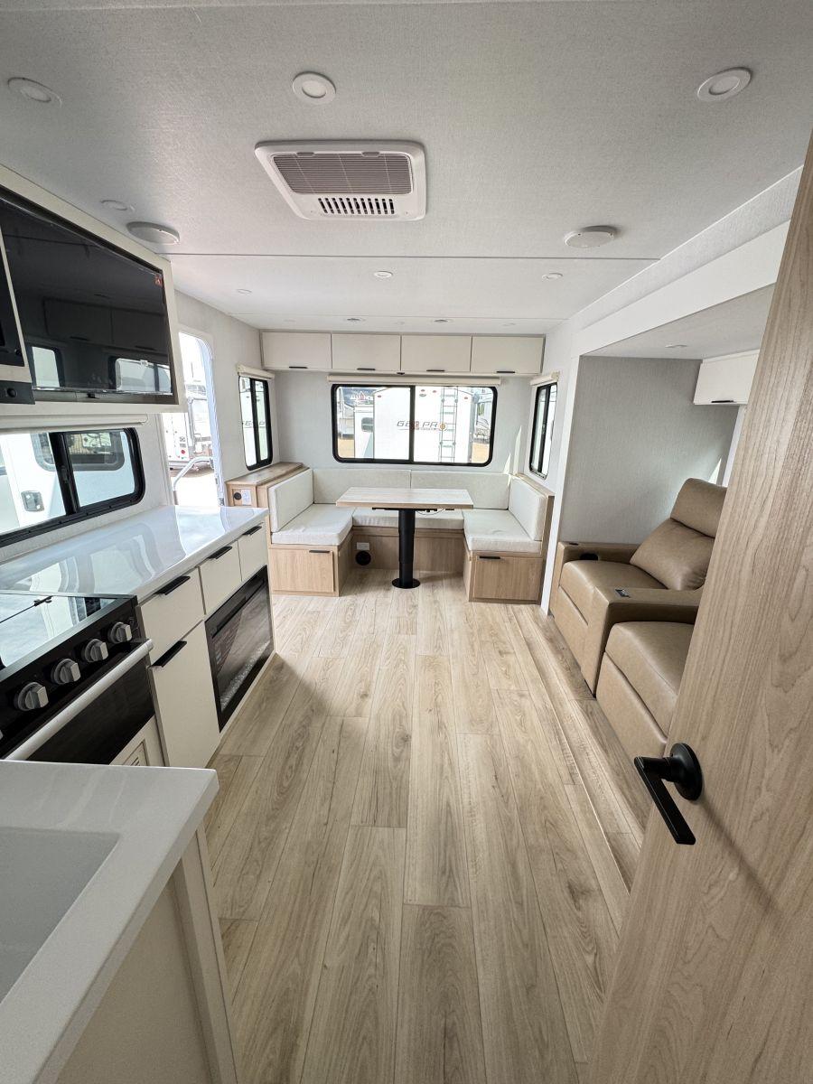 2026 Winnebago 2026 Winnebago Thrive - thumbnail 12