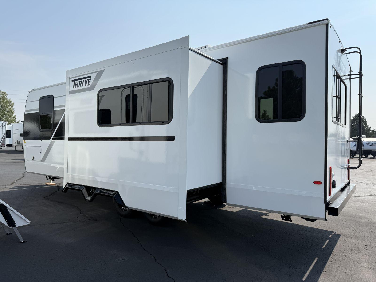 2026 Winnebago 2026 Winnebago Thrive - thumbnail 4