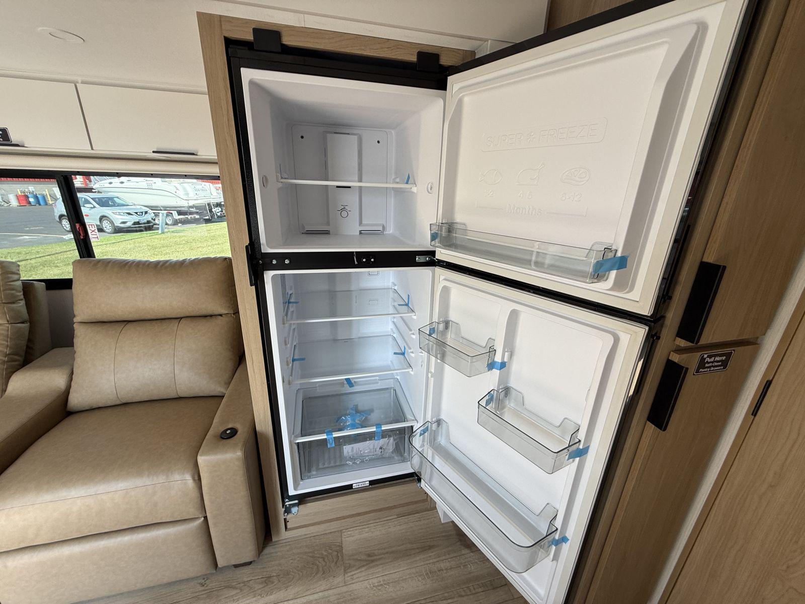 2026 Winnebago 2026 Winnebago Thrive - thumbnail 11