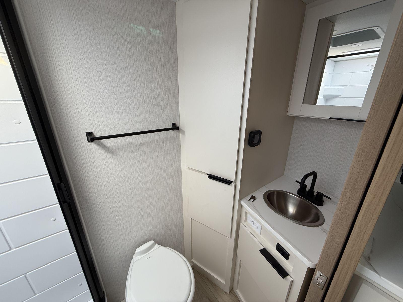 2026 Winnebago 2026 Winnebago Micro Minnie - thumbnail 15