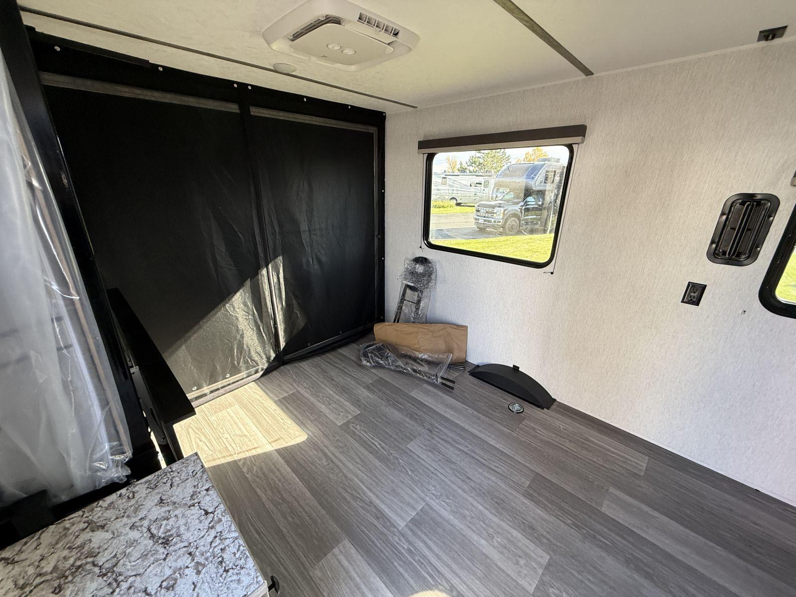 2026 Sunset Park RV 2026 Sunset Park RV Sun Lite Toy Hauler - thumbnail 10