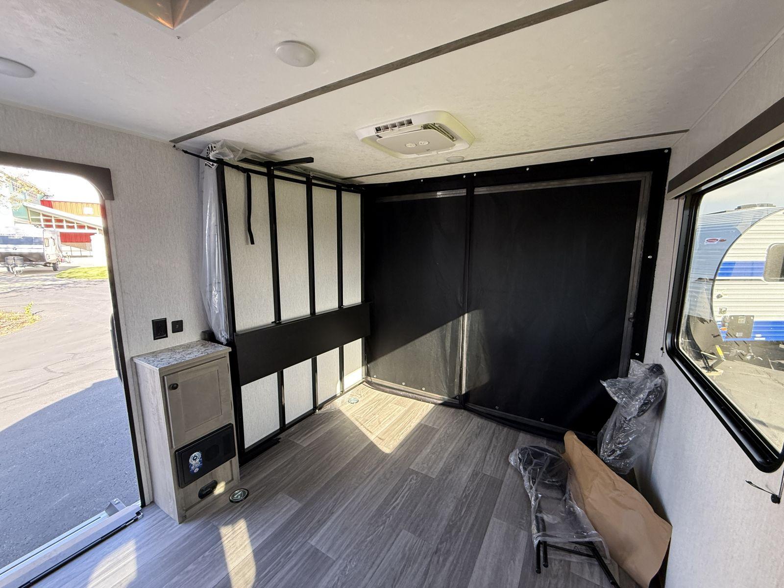 2026 Sunset Park RV 2026 Sunset Park RV Sun Lite Toy Hauler - thumbnail 11