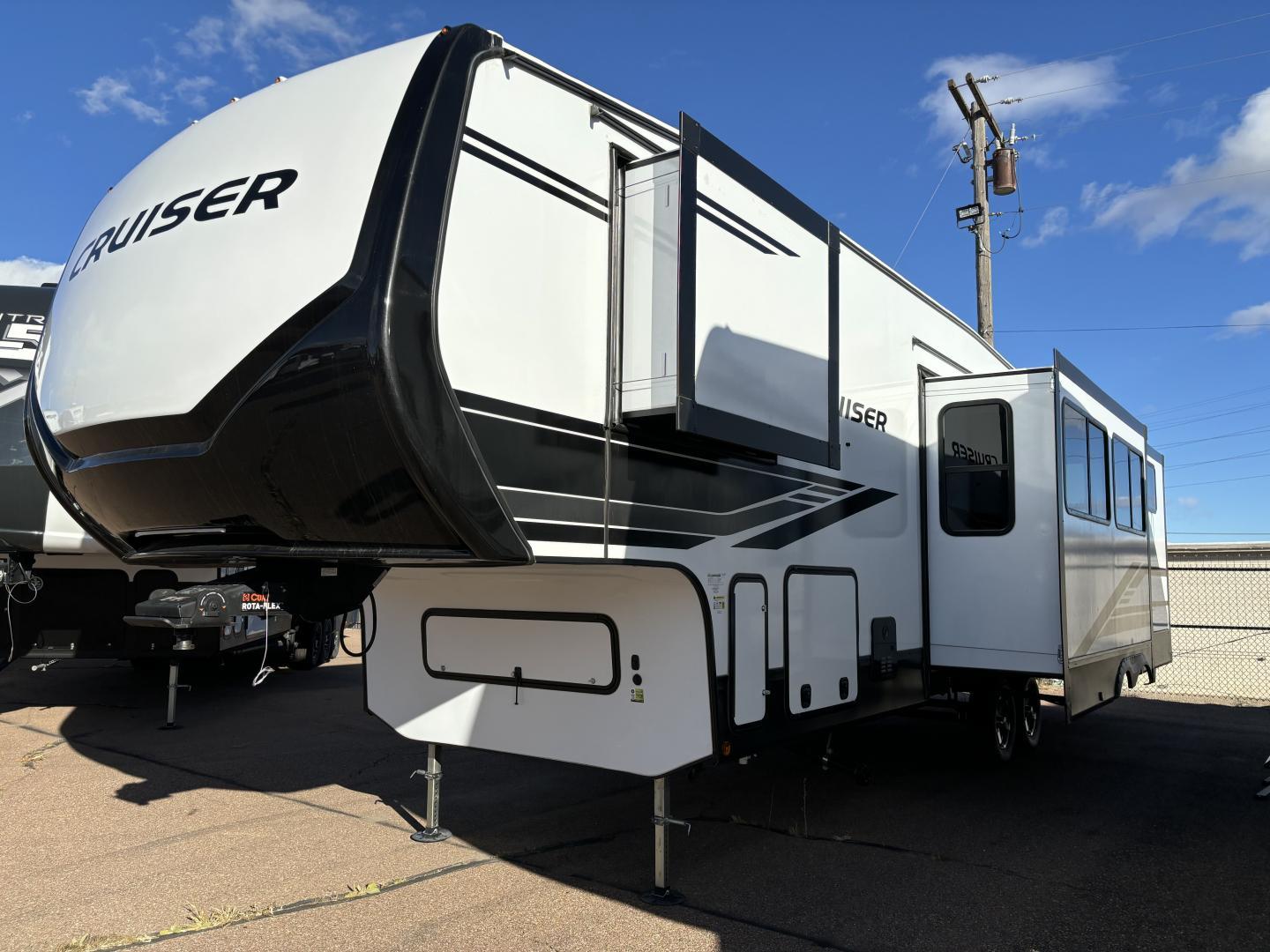 2025 Keystone RV 2025 Keystone RV Cruiser - thumbnail 2