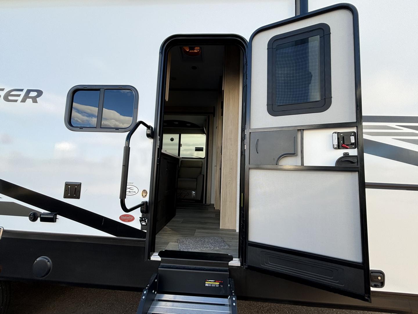 2025 Keystone RV 2025 Keystone RV Cruiser - thumbnail 10