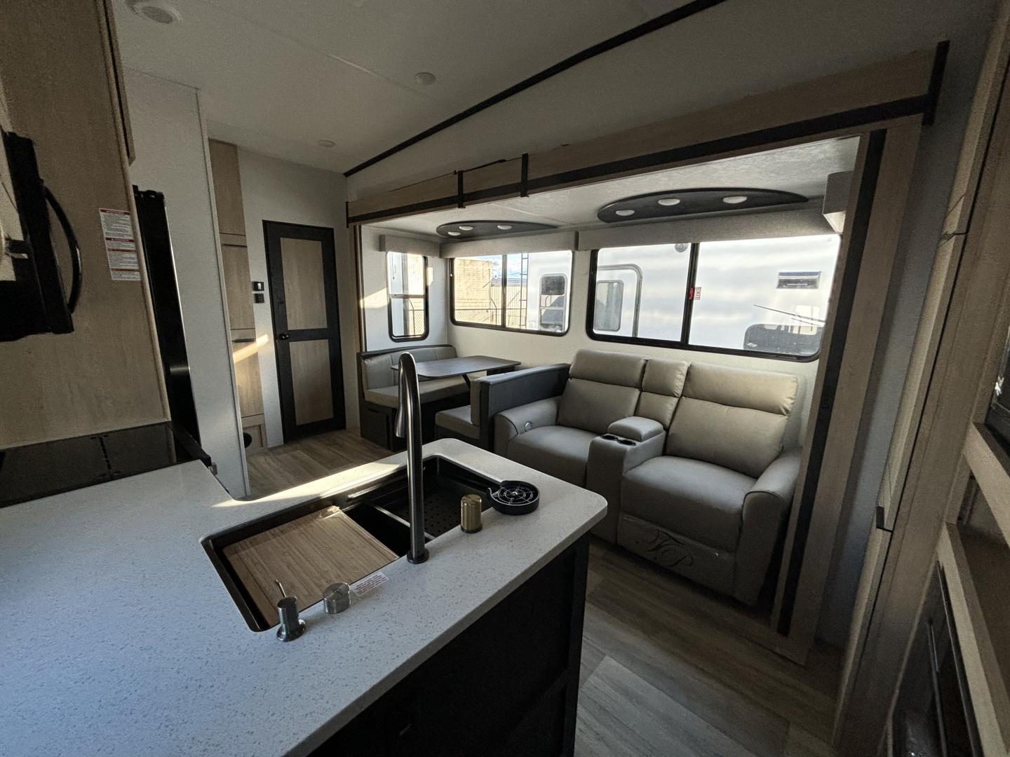 2025 Keystone RV 2025 Keystone RV Cruiser - thumbnail 13