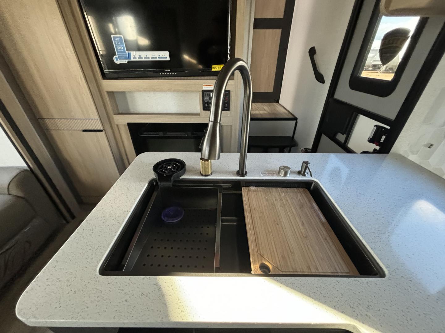 2025 Keystone RV 2025 Keystone RV Cruiser - thumbnail 15