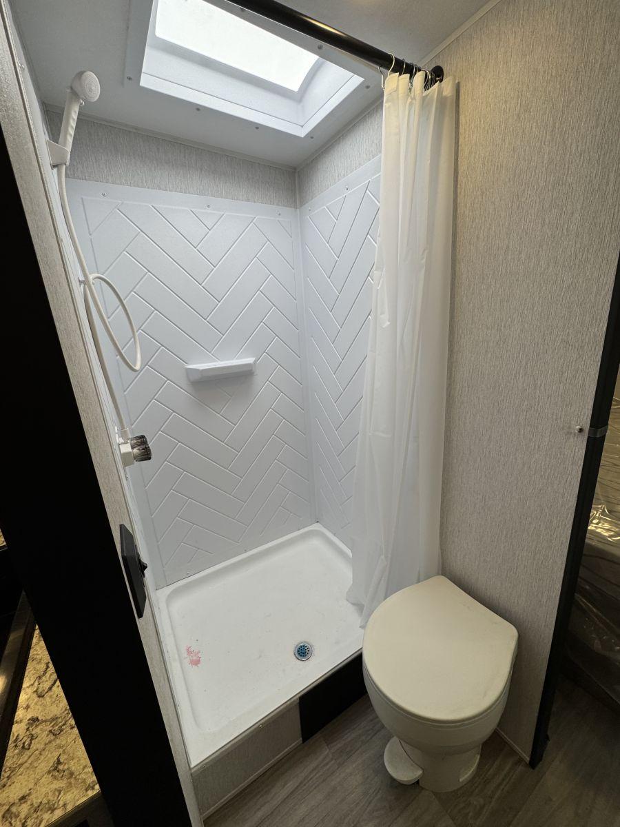 2026 Sunset Park RV 2026 Sunset Park RV Sun Lite Toy Hauler - thumbnail 9