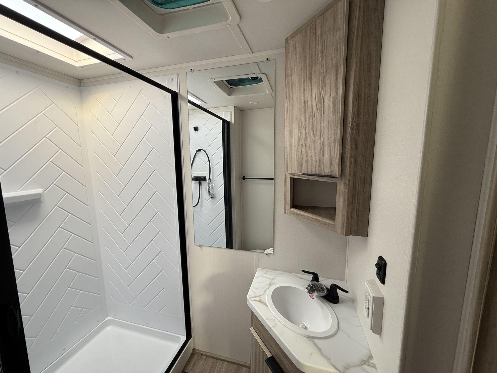 2026 Winnebago 2026 Winnebago Access - thumbnail 17
