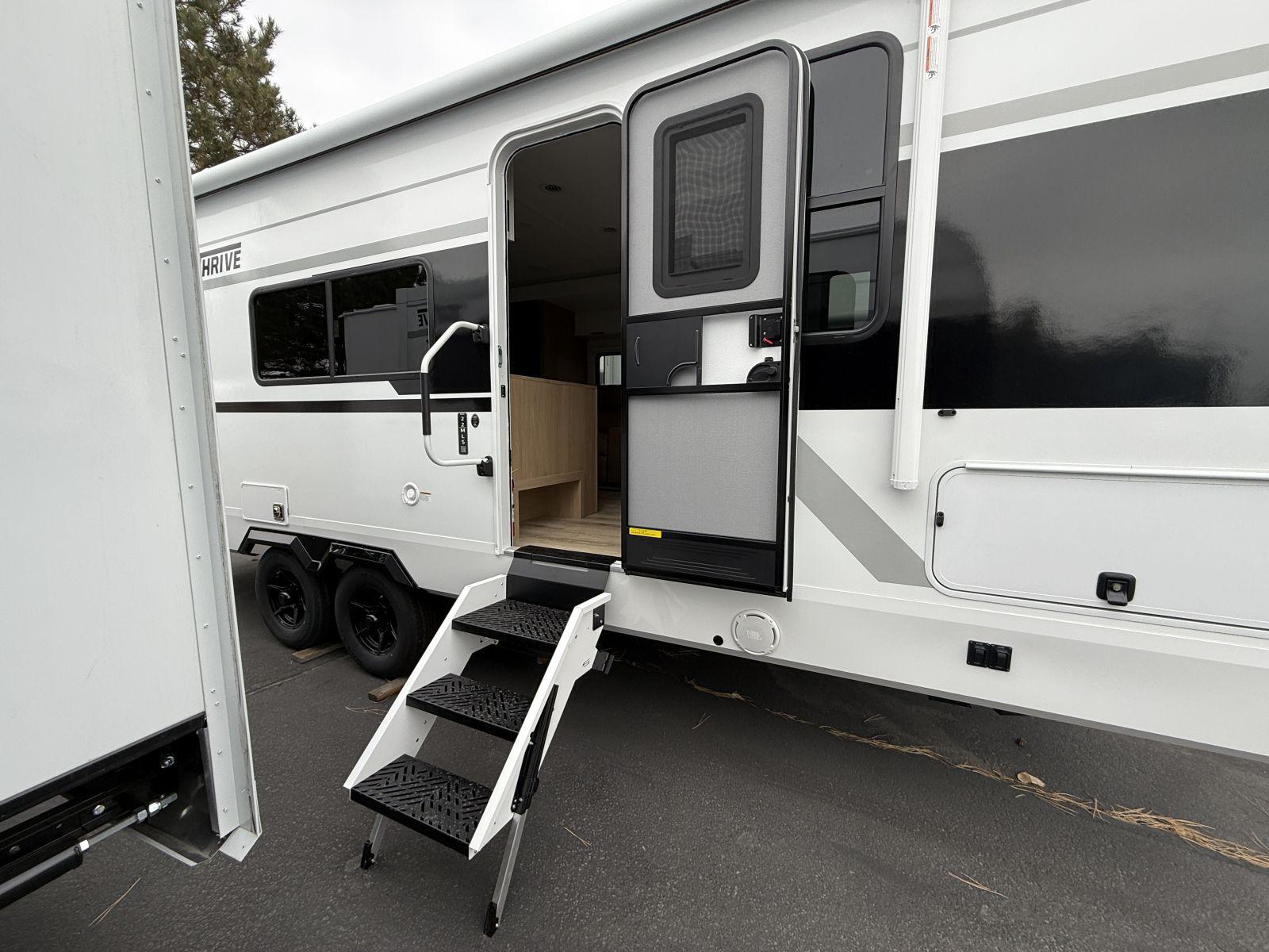 2026 Winnebago 2026 Winnebago Thrive - thumbnail 8