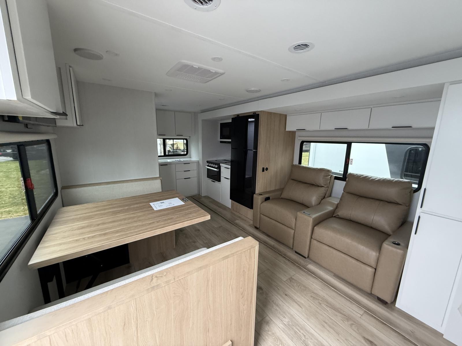 2026 Winnebago 2026 Winnebago Thrive - thumbnail 10