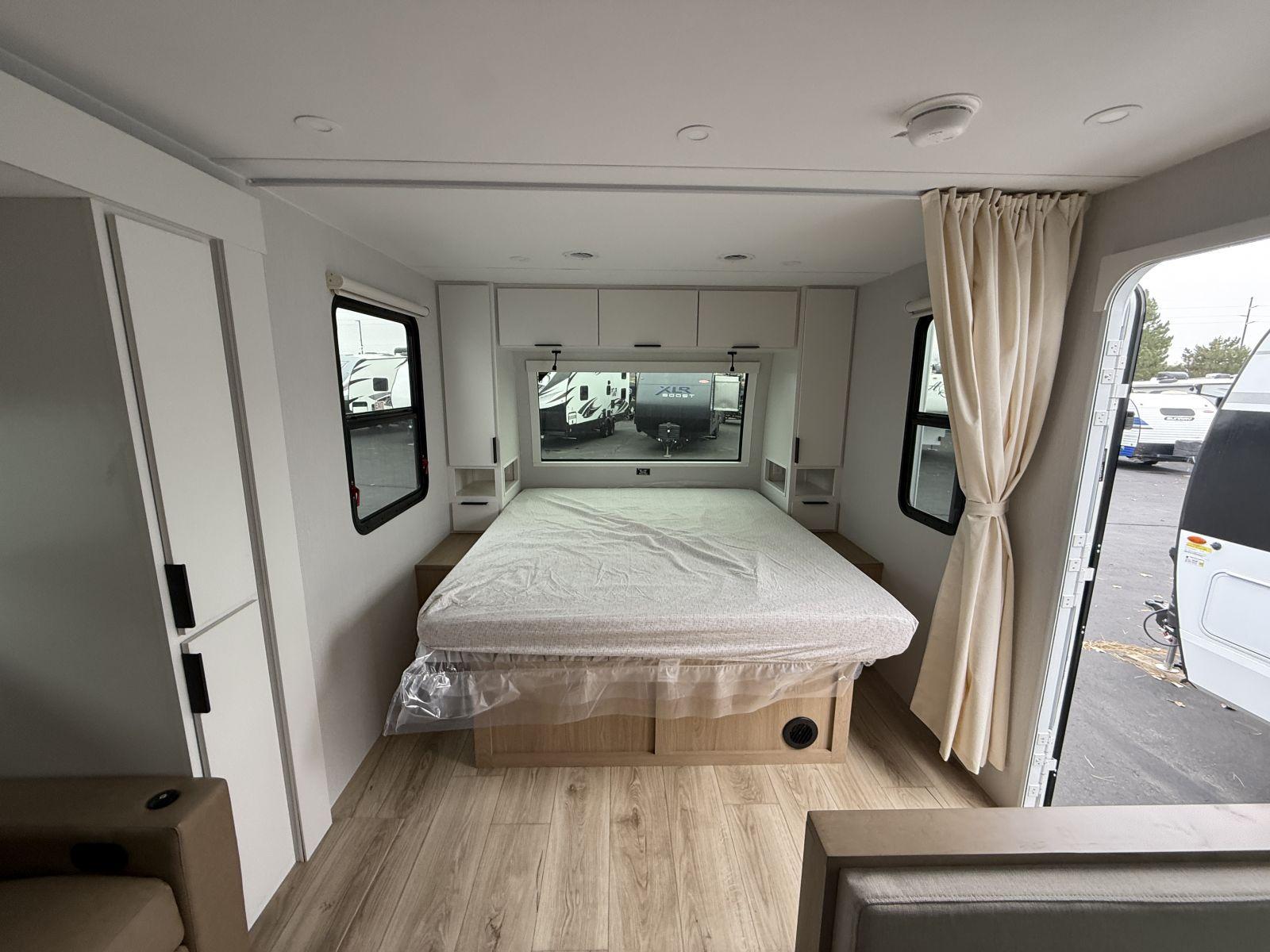 2026 Winnebago 2026 Winnebago Thrive - thumbnail 11