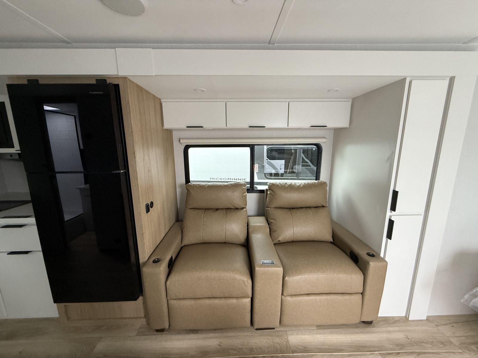 2026 Winnebago 2026 Winnebago Thrive - thumbnail 12