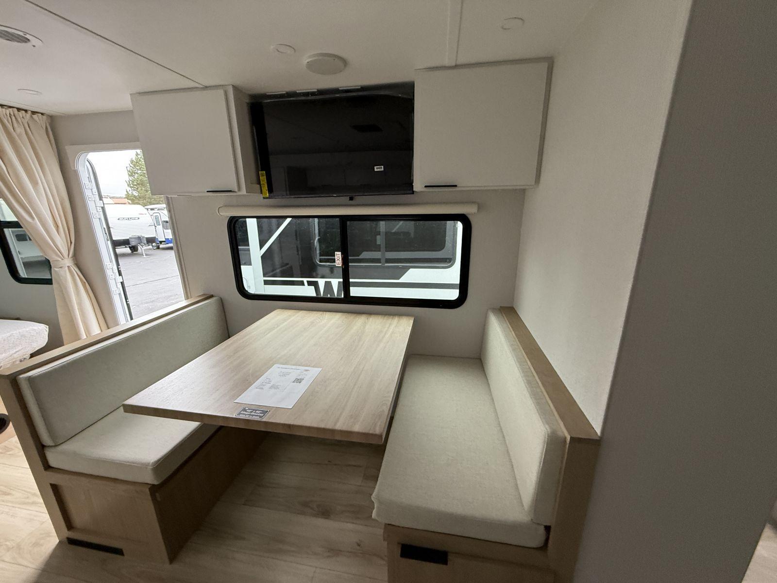 2026 Winnebago 2026 Winnebago Thrive - thumbnail 14