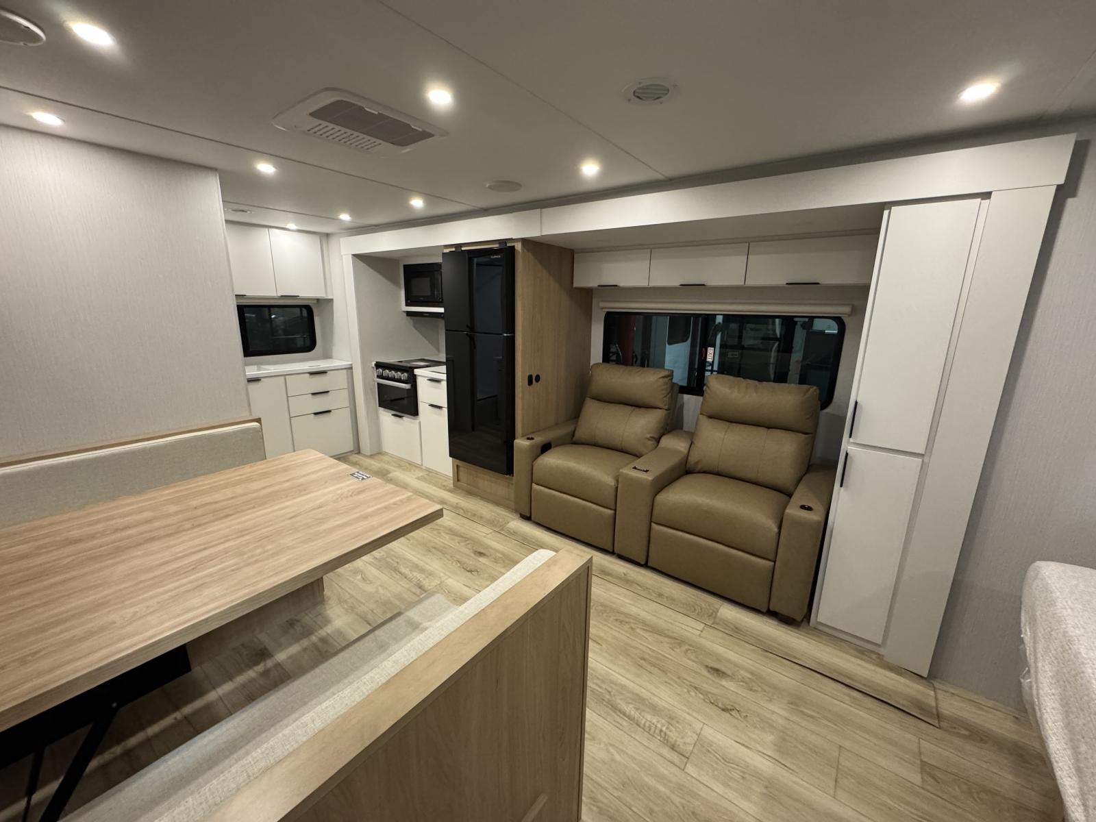 2026 Winnebago 2026 Winnebago Thrive - thumbnail 8