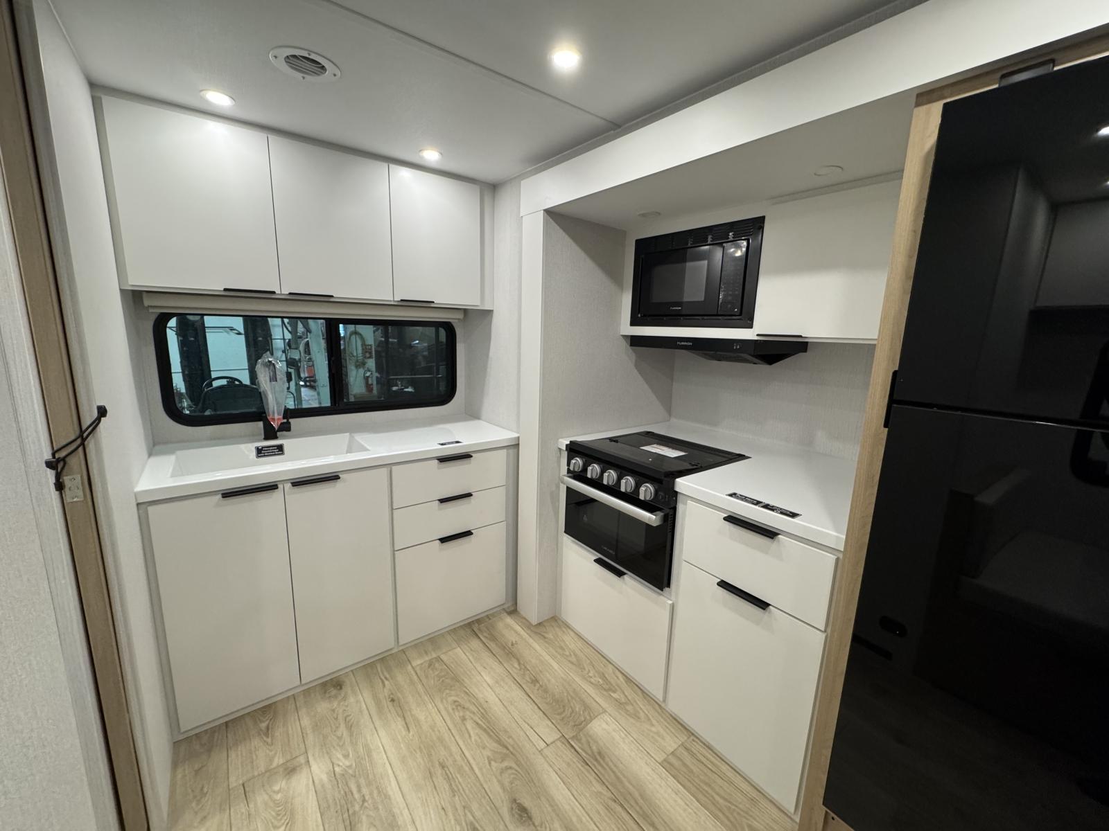 2026 Winnebago 2026 Winnebago Thrive - thumbnail 11