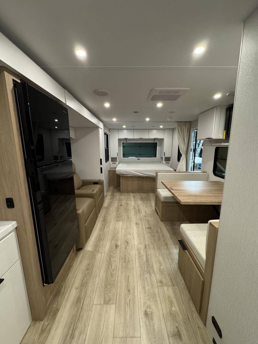 2026 Winnebago 2026 Winnebago Thrive - thumbnail 15