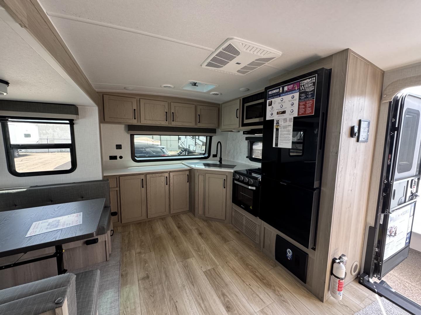 2025 Rockwood 2025 Rockwood Ultra Lite - thumbnail 9