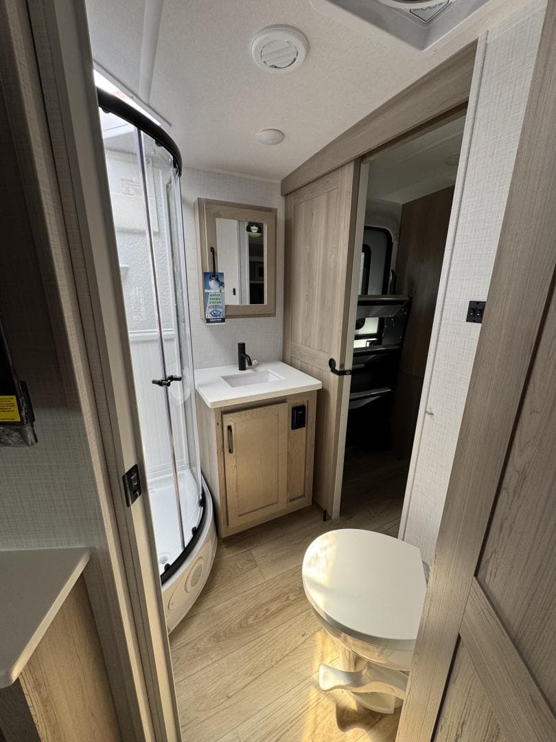 2025 Rockwood 2025 Rockwood Ultra Lite - thumbnail 11