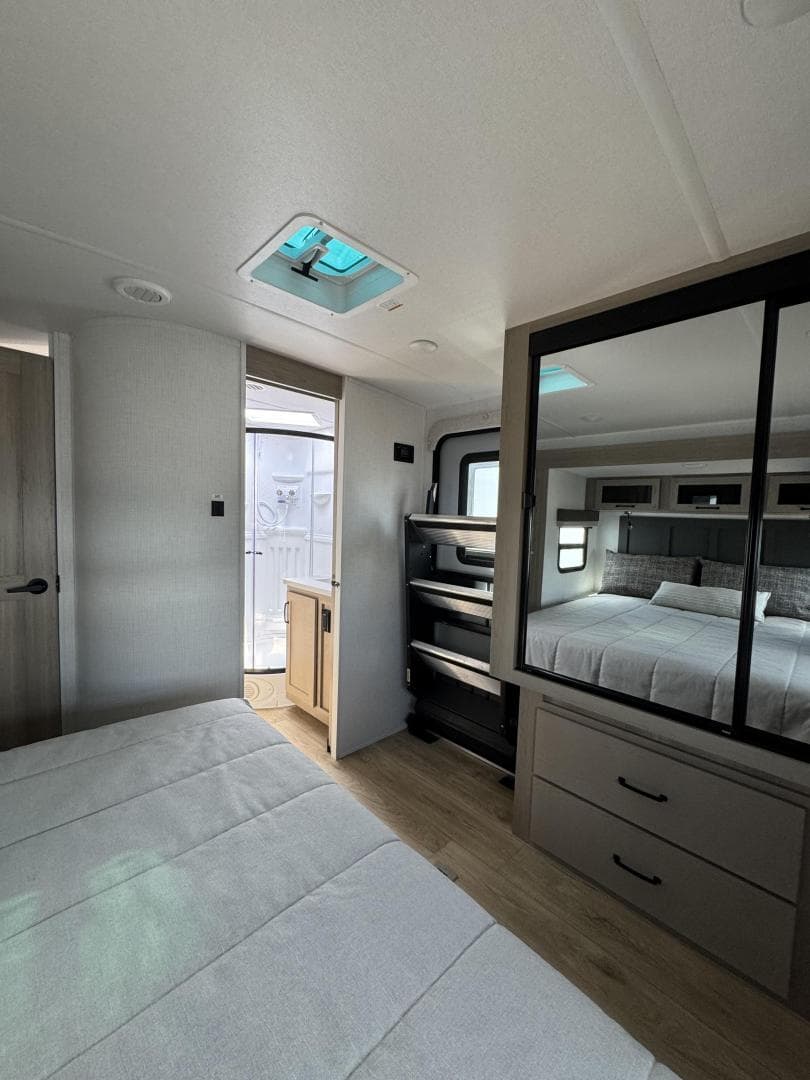 2025 Rockwood 2025 Rockwood Ultra Lite - thumbnail 14