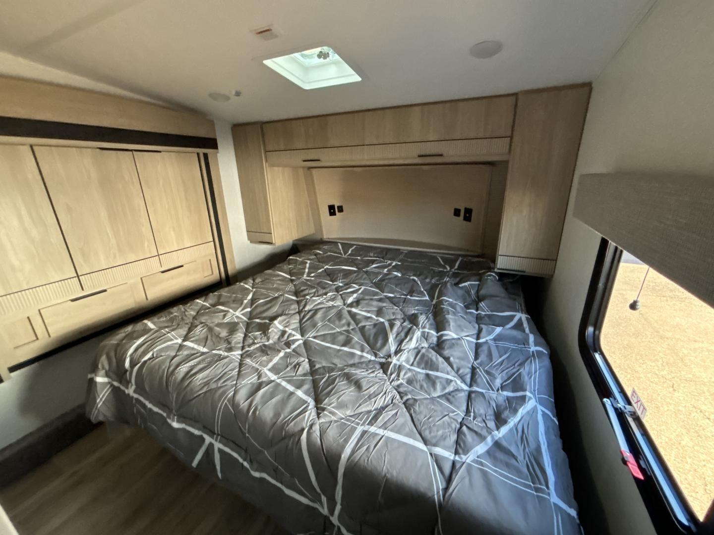 2025 Keystone RV 2025 Keystone RV Cruiser - thumbnail 35