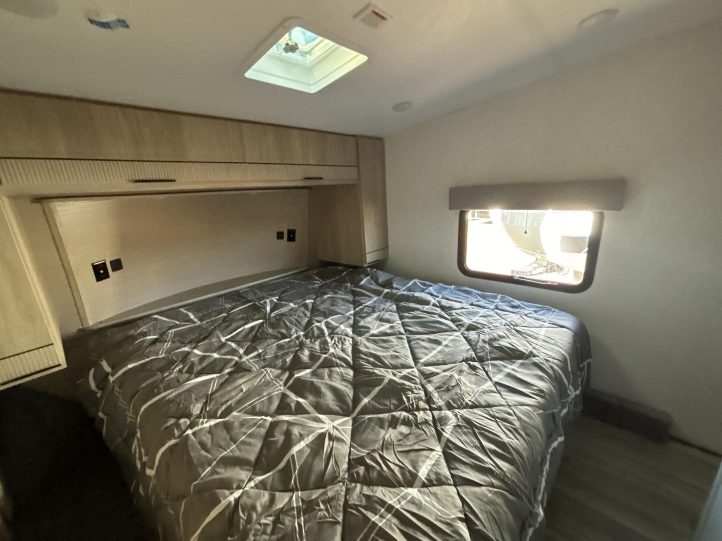 2025 Keystone RV 2025 Keystone RV Cruiser - thumbnail 37