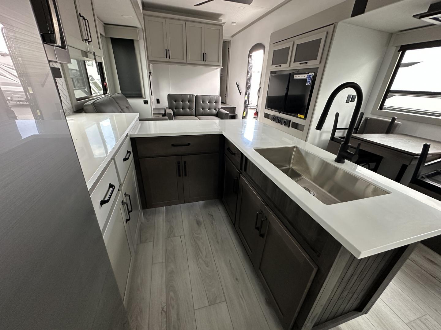 2025 Keystone RV 2025 Keystone RV Montana - thumbnail 20