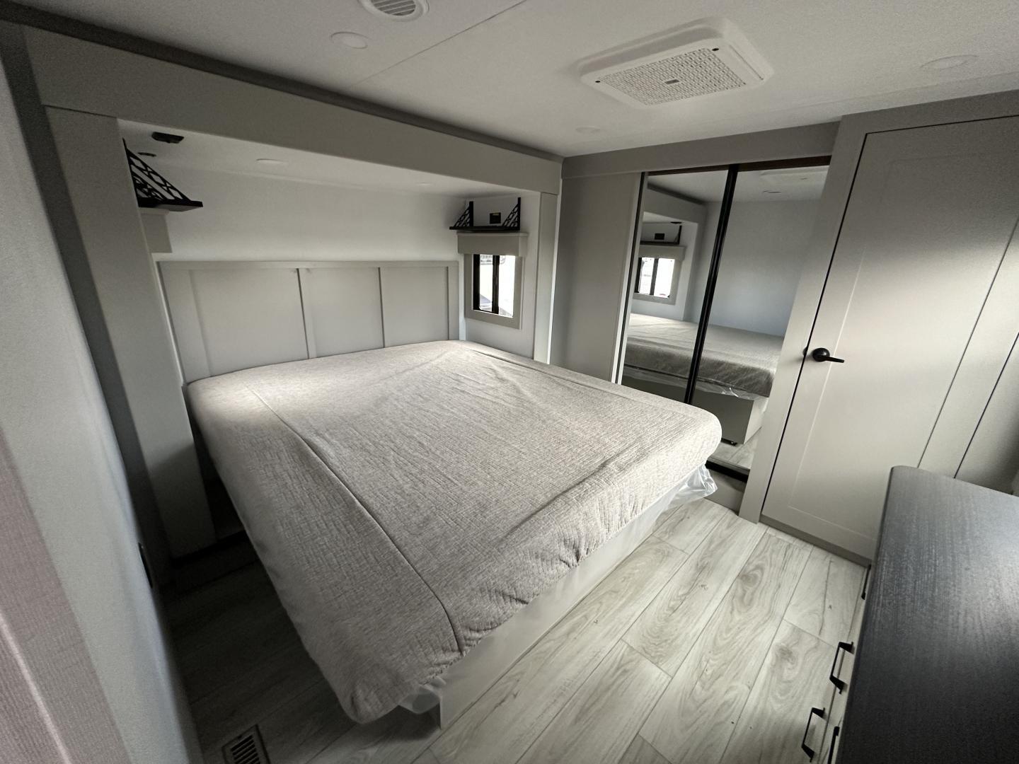 2025 Keystone RV 2025 Keystone RV Montana - thumbnail 24