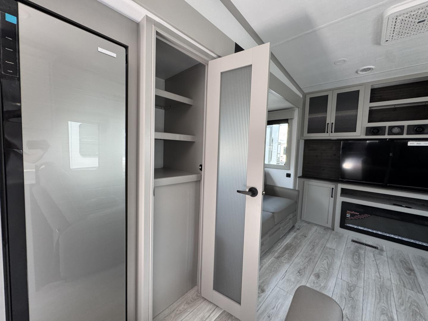 2025 Keystone RV 2025 Keystone RV Montana - thumbnail 20