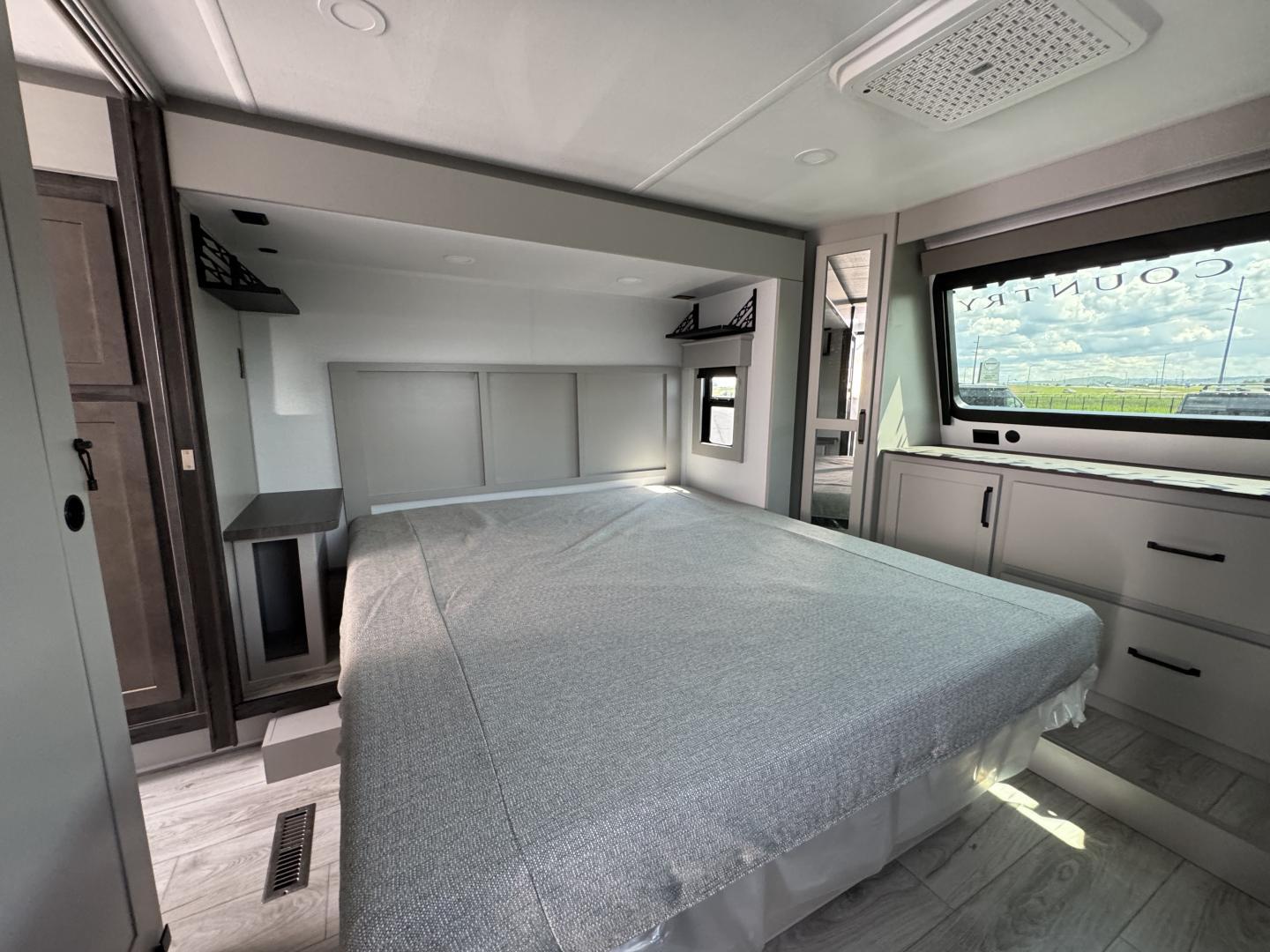 2025 Keystone RV 2025 Keystone RV Montana - thumbnail 27