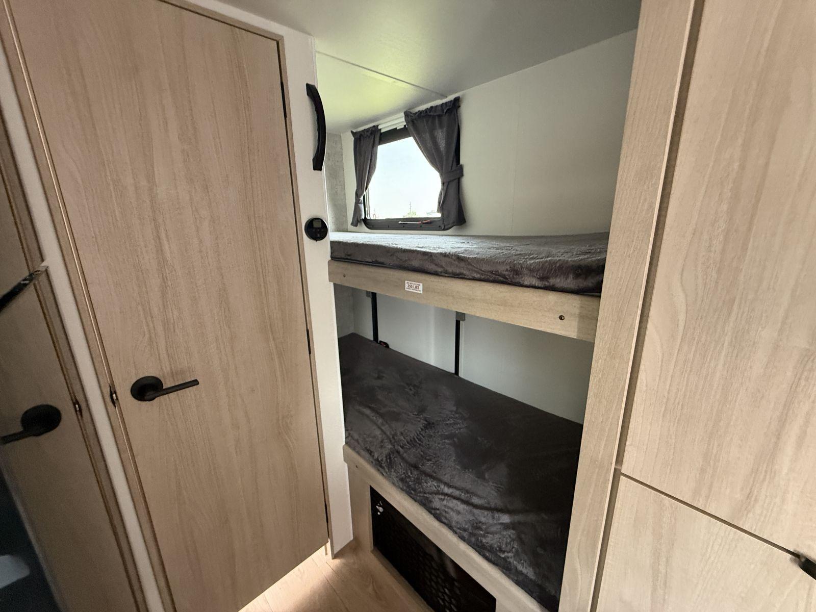 2025 Winnebago 2025 Winnebago Micro - thumbnail 18