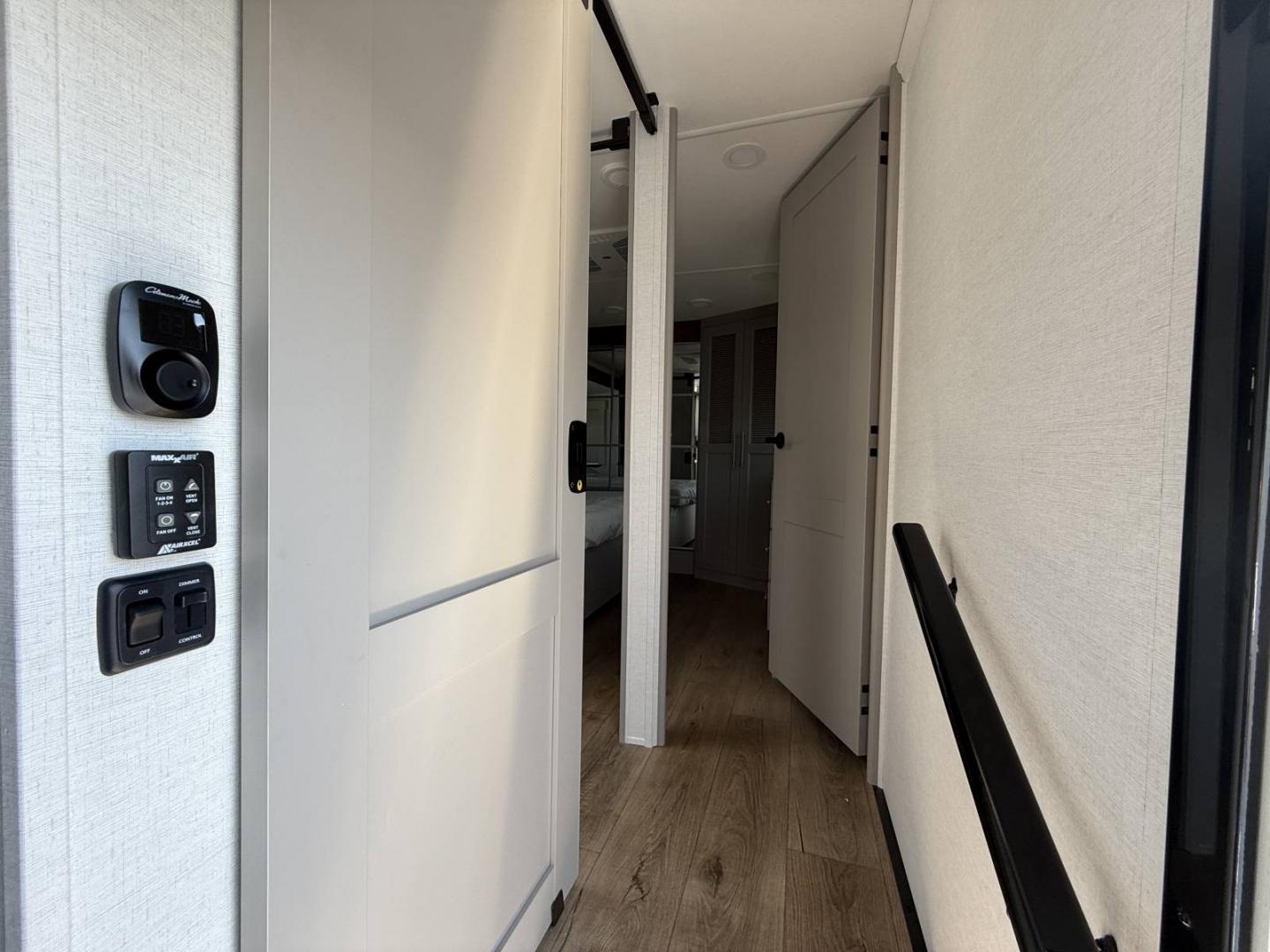 2026 Alliance RV 2026 Alliance RV Paradigm - thumbnail 18