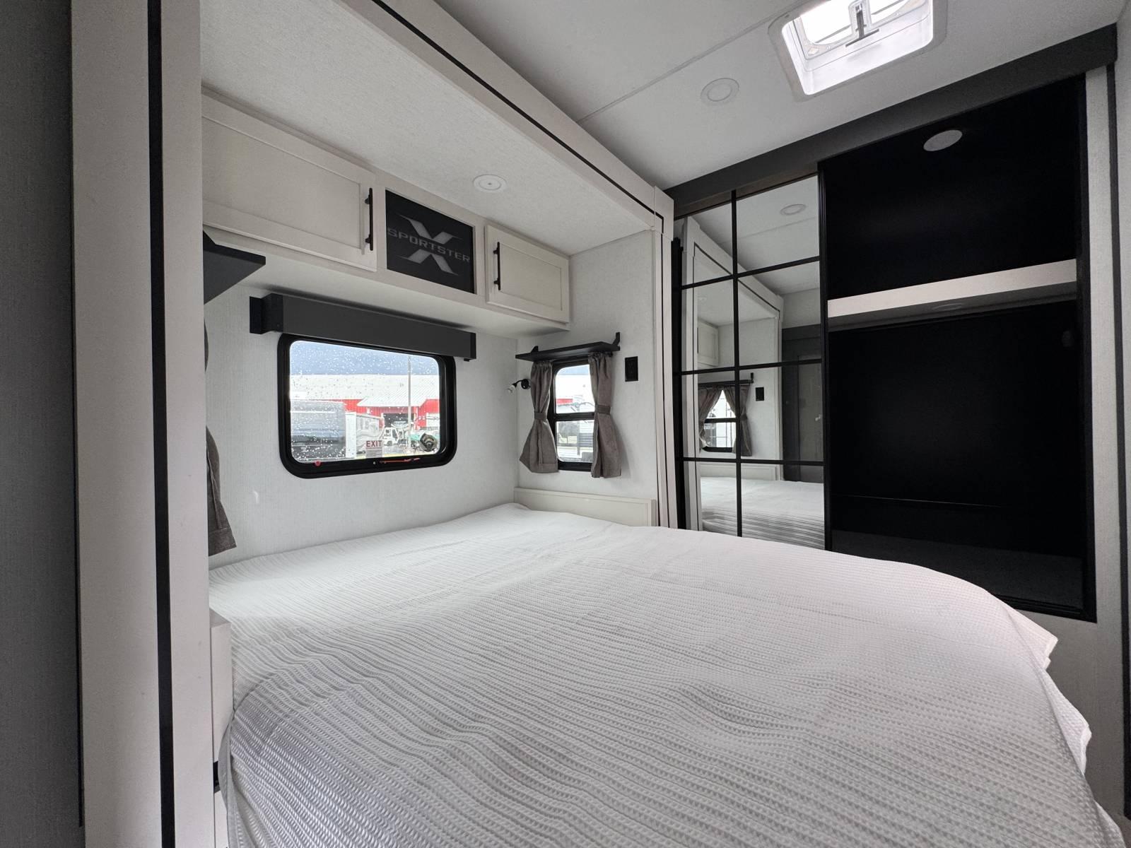 2026 KZ RV 2026 KZ RV Sportster X Toy Hauler - thumbnail 18