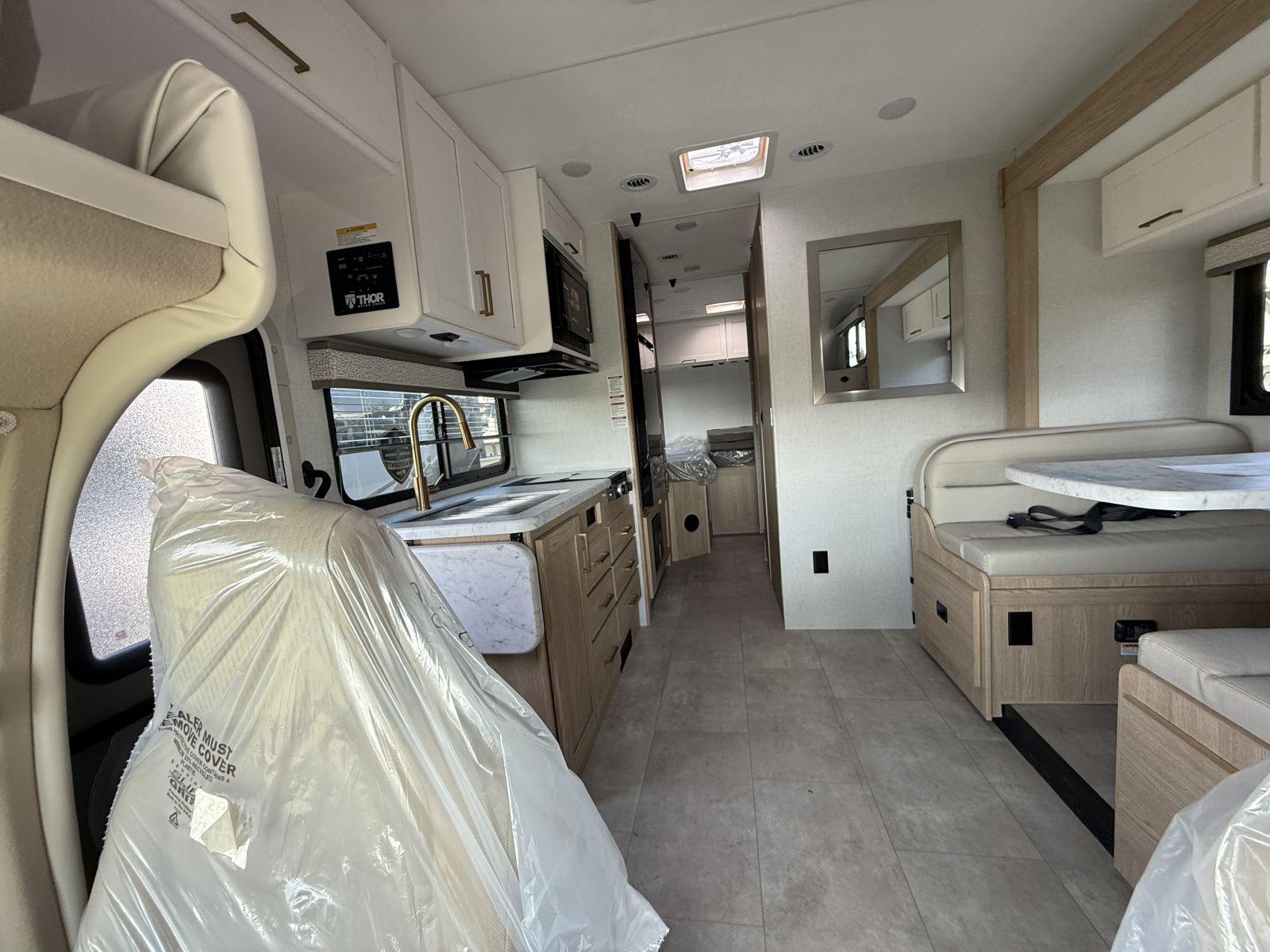 2026 Thor Motor Coach 2026 Thor Motor Coach Chateau - thumbnail 20