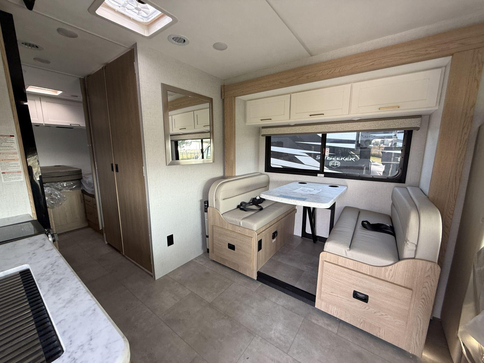 2026 Thor Motor Coach 2026 Thor Motor Coach Chateau - thumbnail 24