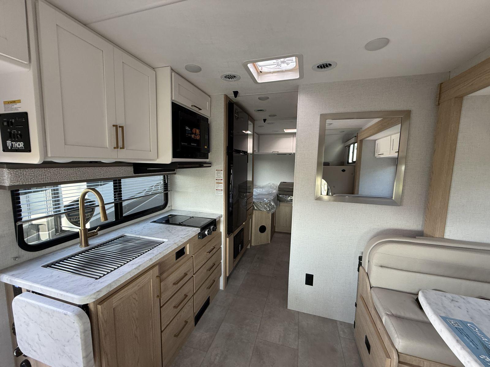 2026 Thor Motor Coach 2026 Thor Motor Coach Chateau - thumbnail 26