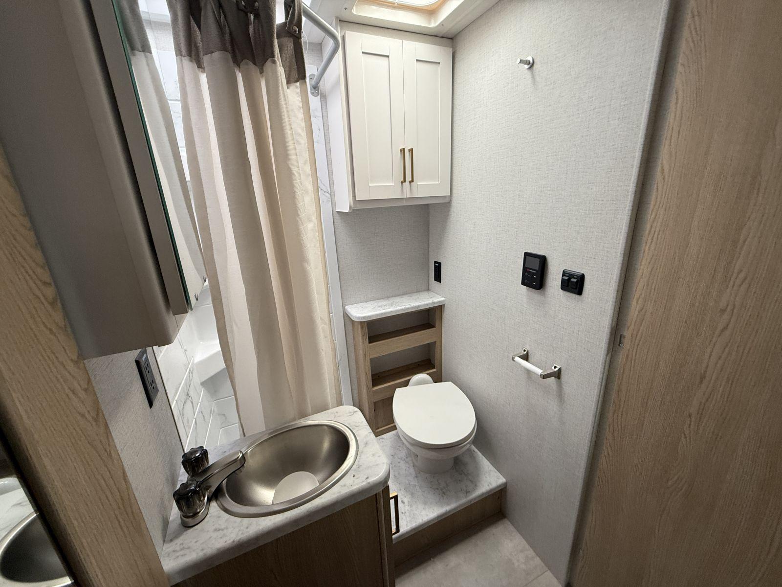 2026 Thor Motor Coach 2026 Thor Motor Coach Chateau - thumbnail 33