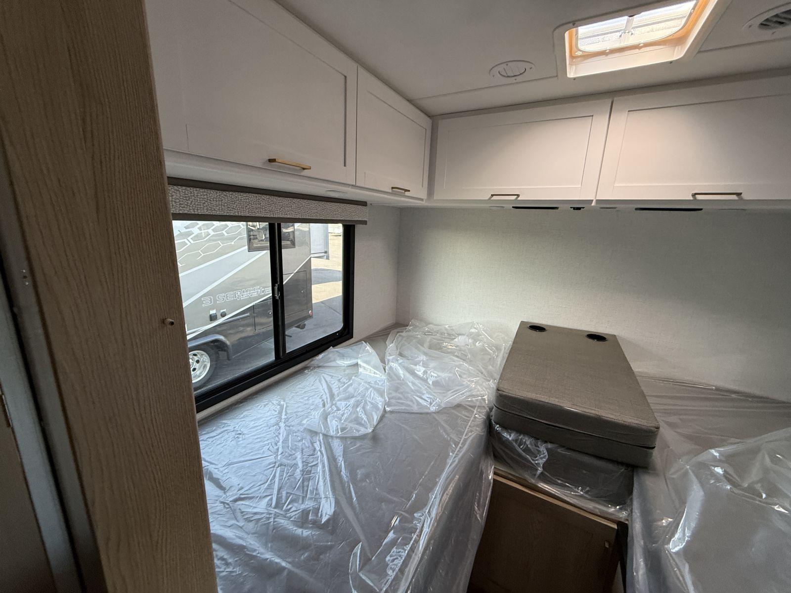 2026 Thor Motor Coach 2026 Thor Motor Coach Chateau - thumbnail 37