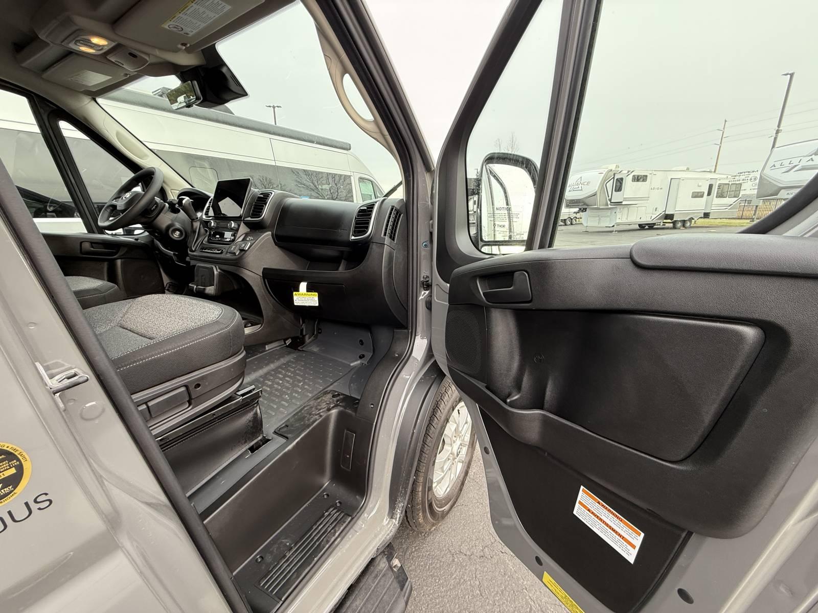 2026 Thor Motor Coach 2026 Thor Motor Coach Sequence - thumbnail 8