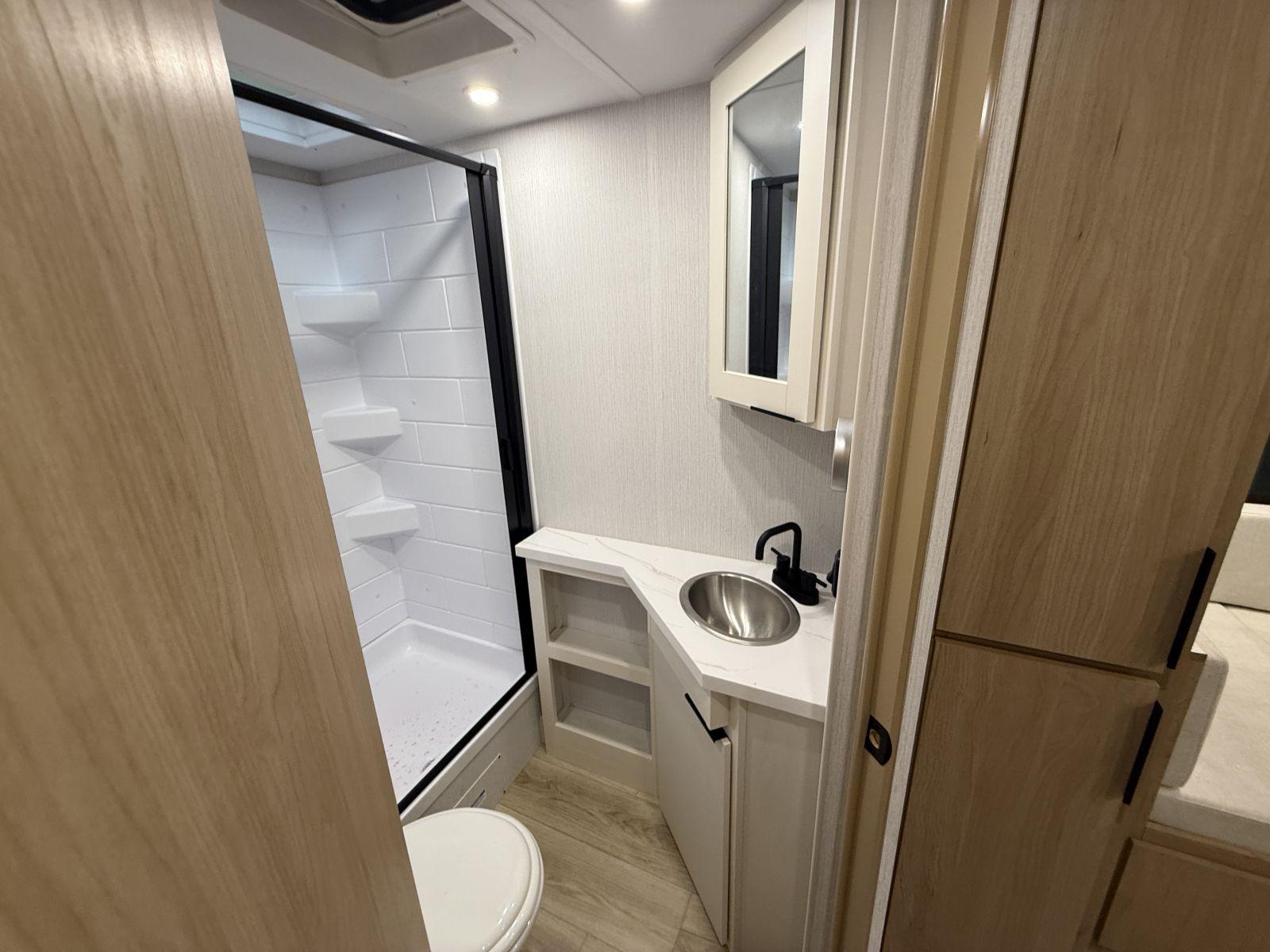 2026 Winnebago 2026 Winnebago Thrive - thumbnail 20