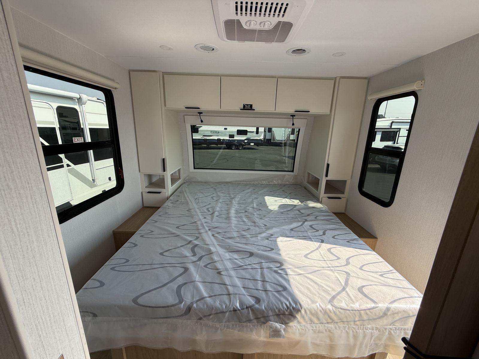 2026 Winnebago 2026 Winnebago Thrive - thumbnail 18