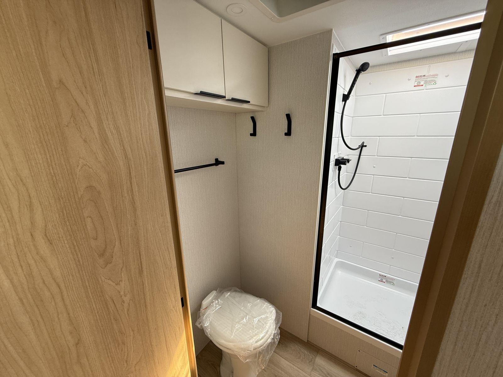 2026 Winnebago 2026 Winnebago Thrive - thumbnail 19