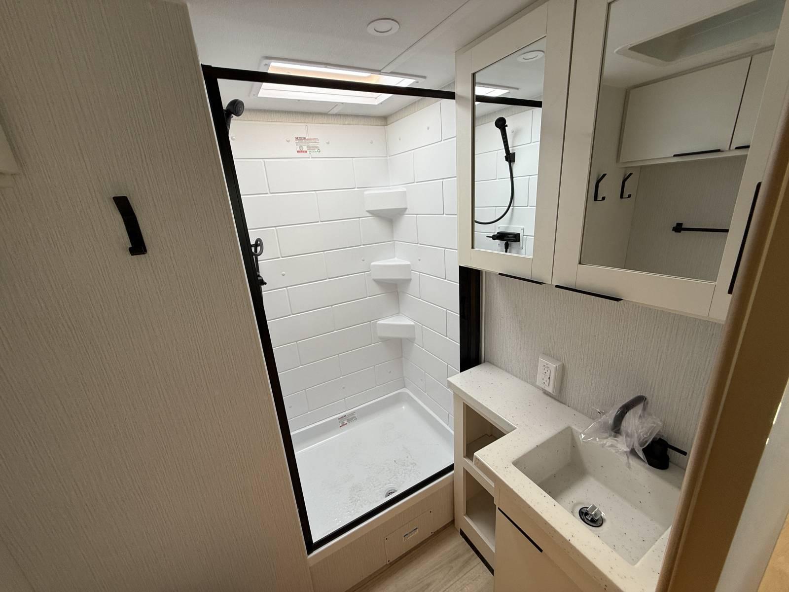 2026 Winnebago 2026 Winnebago Thrive - thumbnail 20