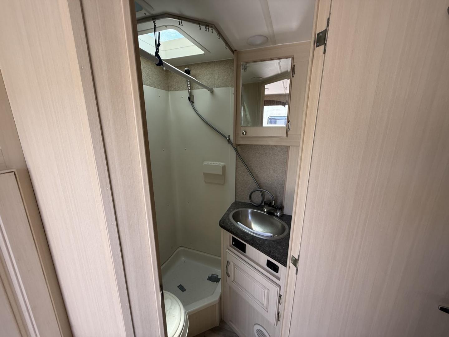 2016 Winnebago 2016 Winnebago Micro Minnie - thumbnail 17