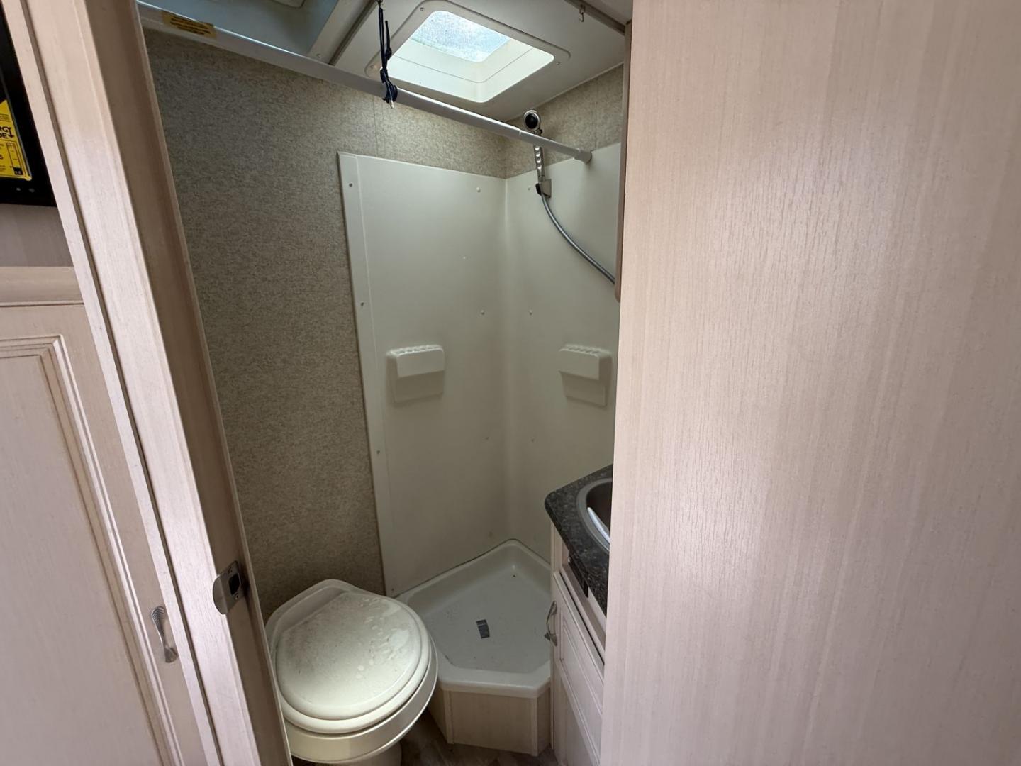 2016 Winnebago 2016 Winnebago Micro Minnie - thumbnail 18