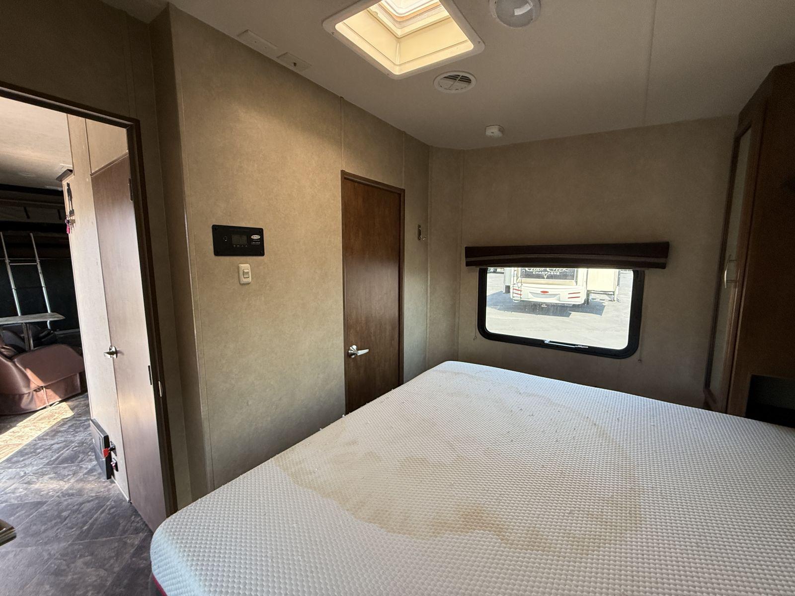 2017 Forest River RV 2017 Forest River RV SHOCKWAVE - thumbnail 19