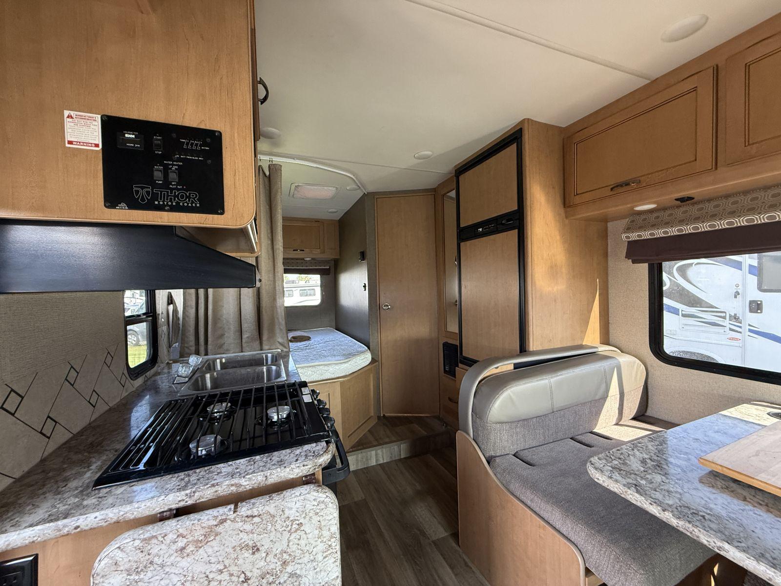2018 Thor Motor Coach 2018 Thor Motor Coach Four - thumbnail 19