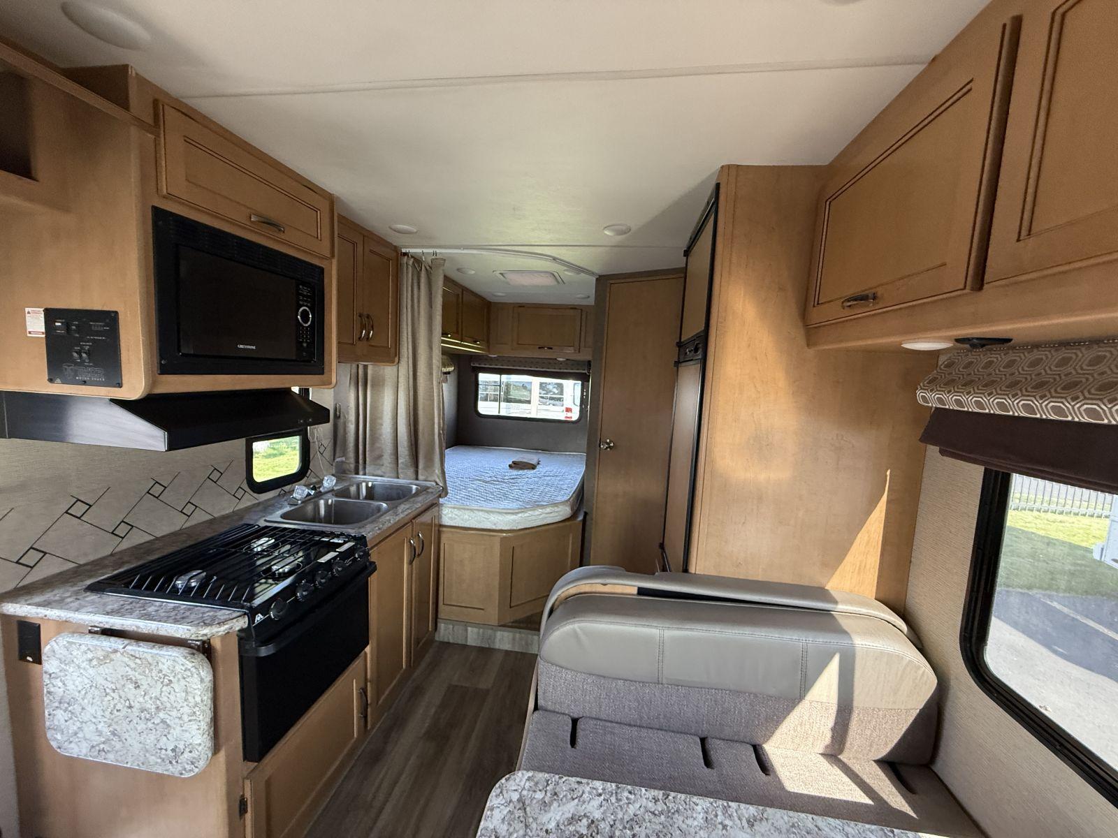2018 Thor Motor Coach 2018 Thor Motor Coach Four - thumbnail 21