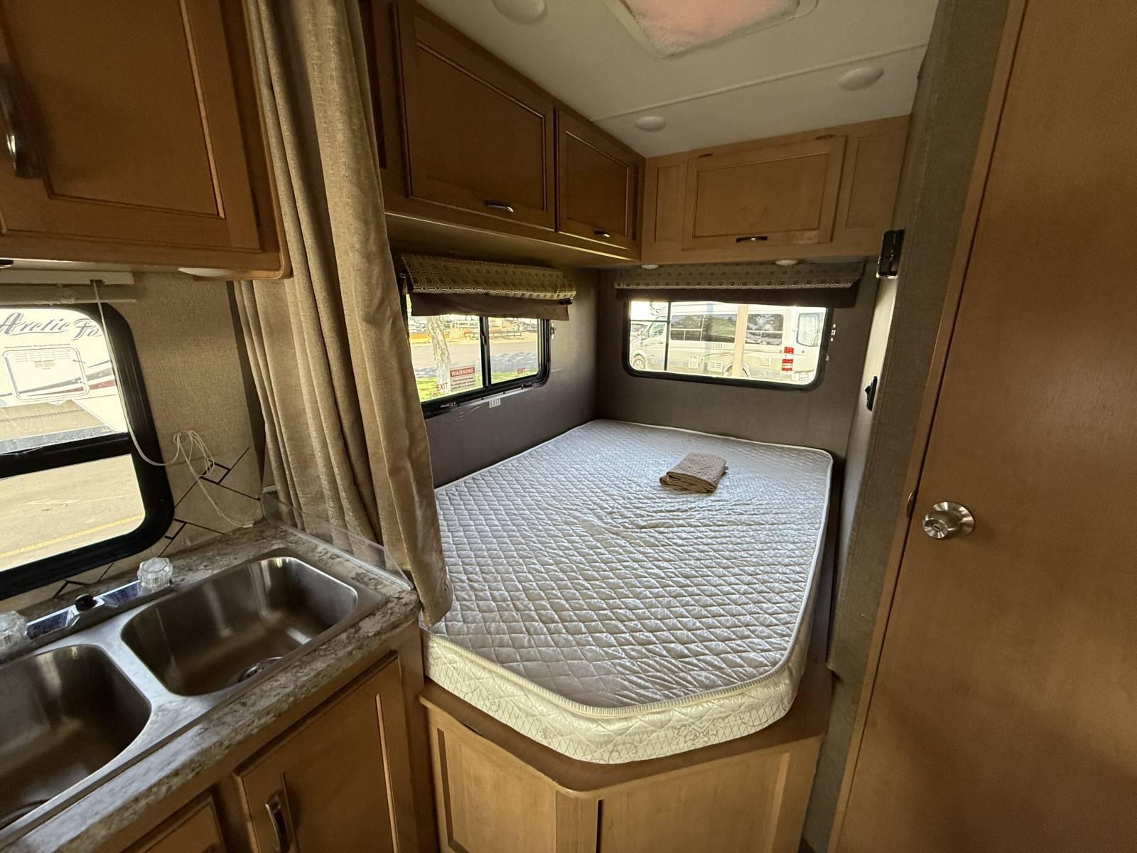 2018 Thor Motor Coach 2018 Thor Motor Coach Four - thumbnail 23