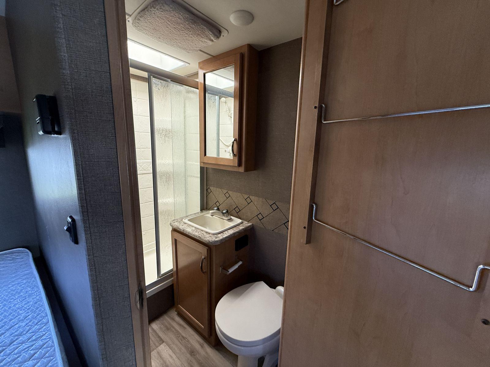 2018 Thor Motor Coach 2018 Thor Motor Coach Four - thumbnail 26