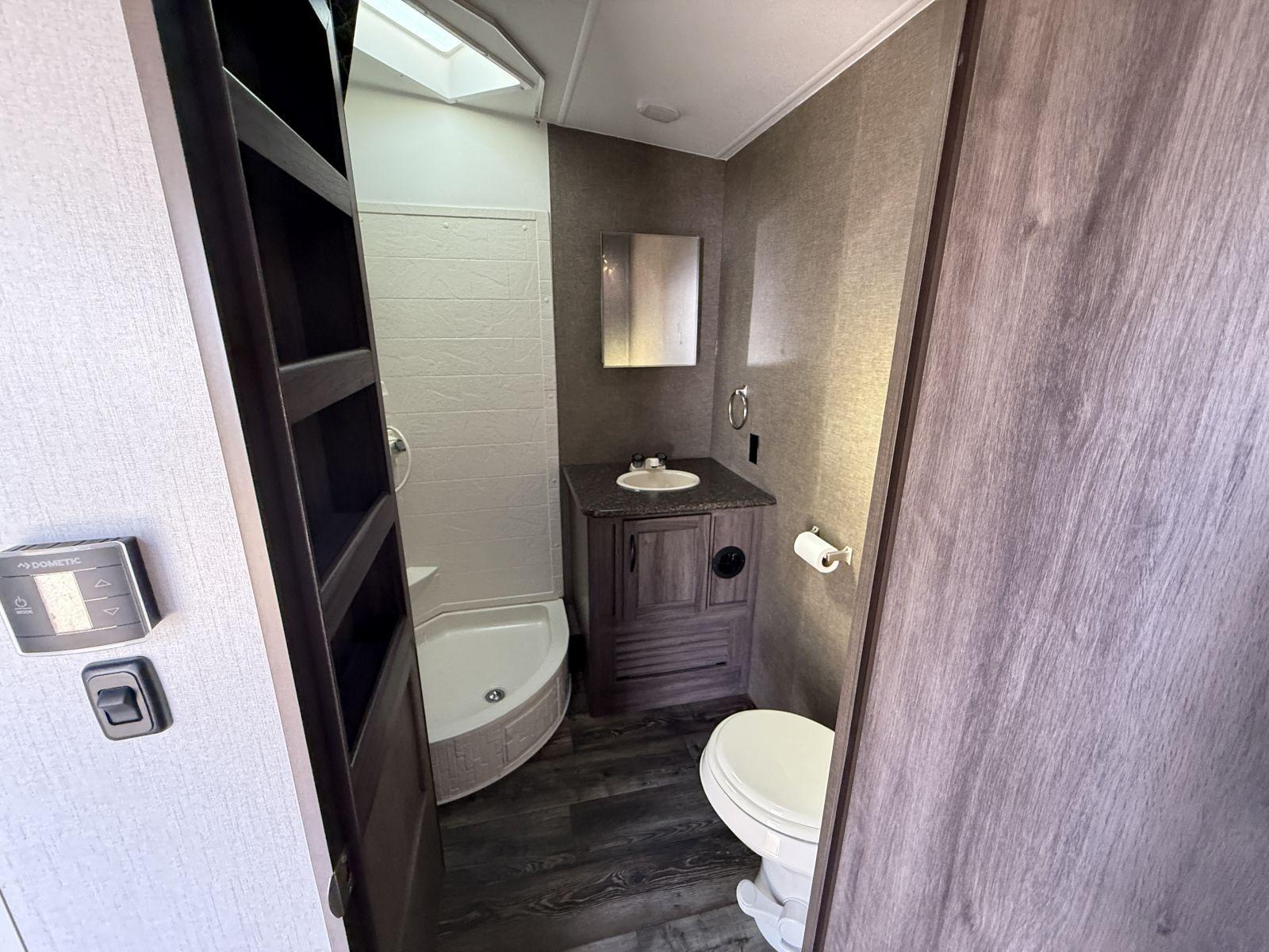 2020 Pacific Coachworks 2020 Pacific Coachworks Blazen - thumbnail 17